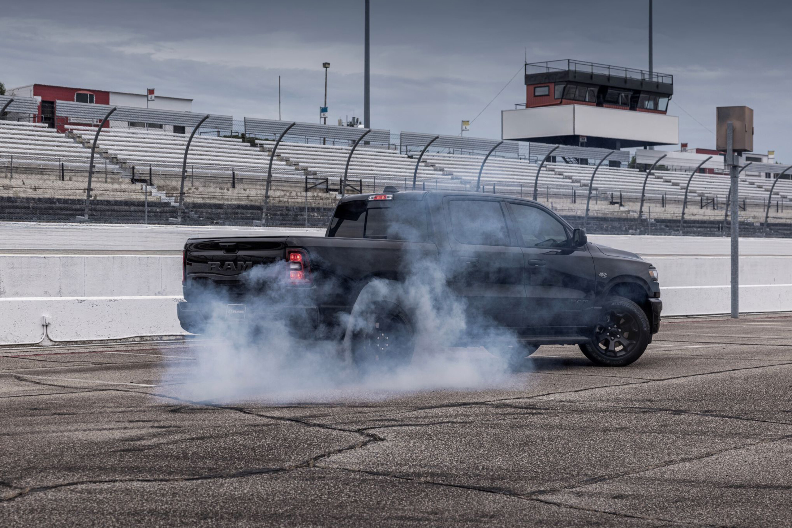 Confirmed! The 5.7L HEMI V8 Engine Is BACK For 2026 Ram 1500 Pickups