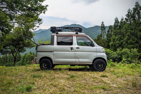 Operation Daihatsu Deck Van Gets Lifted And The Build Begins